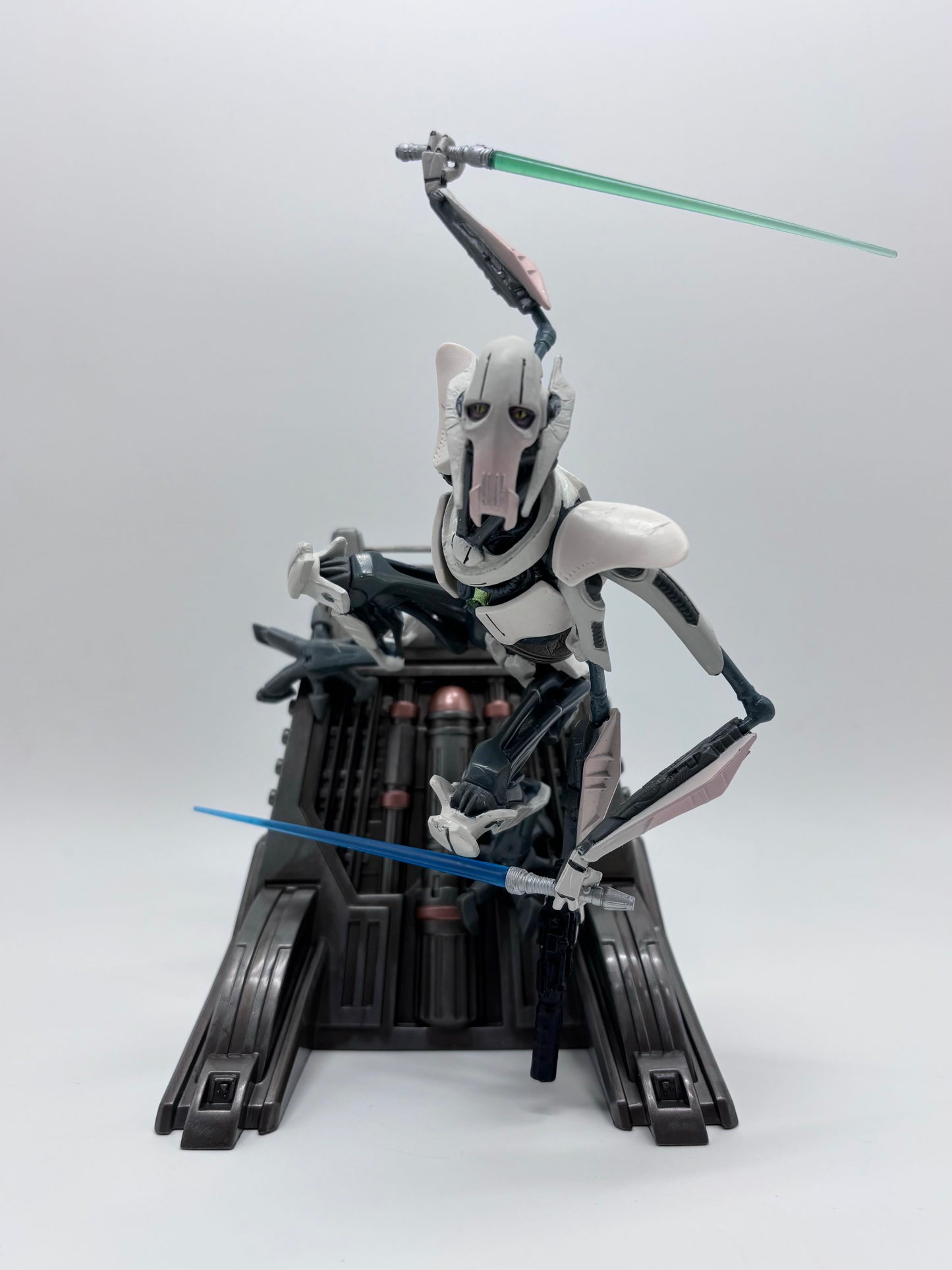Unleashed General Grievous Deluxe Sculpture, Hasbro 2006