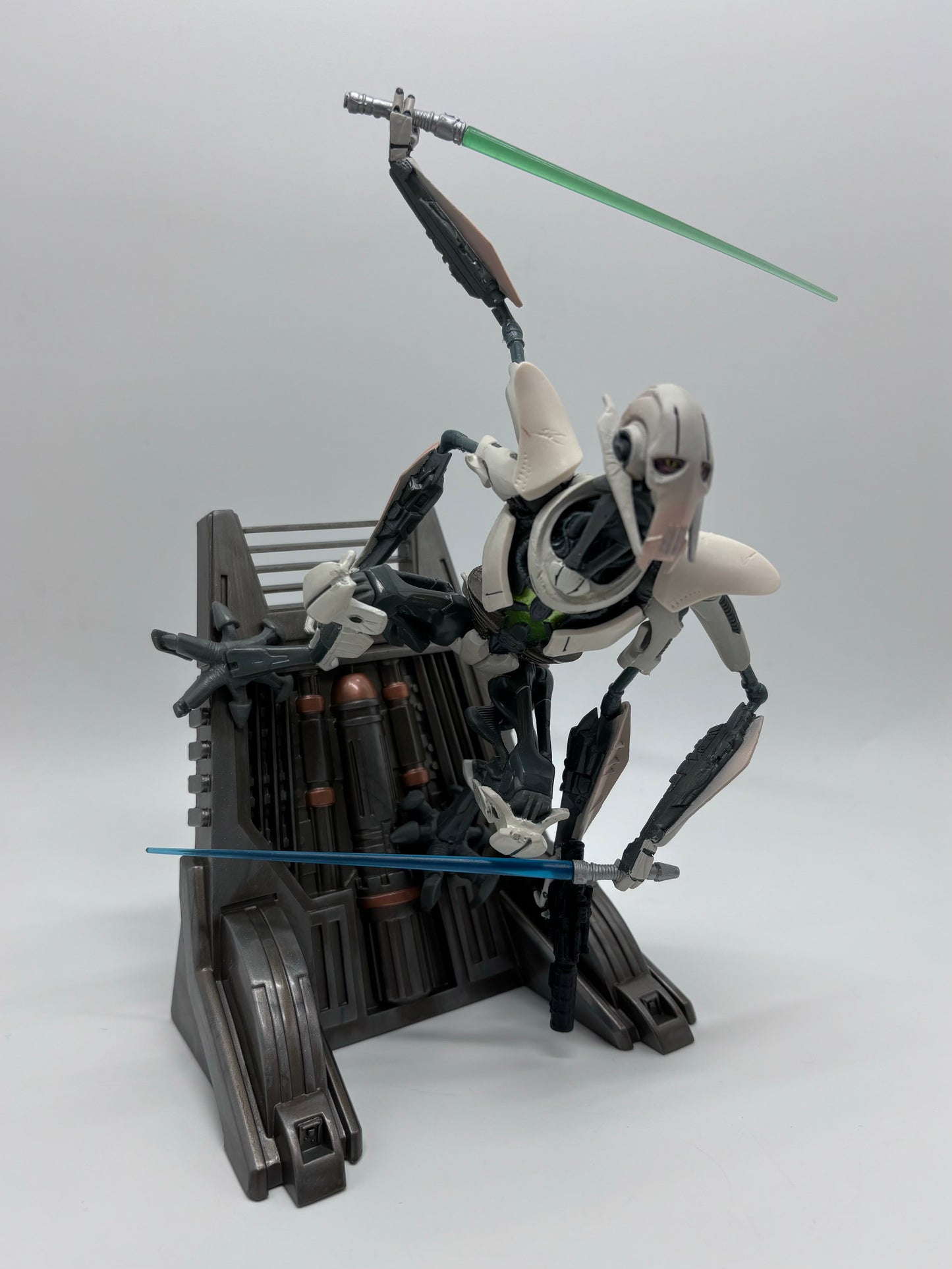 Unleashed General Grievous Deluxe Sculpture, Hasbro 2006
