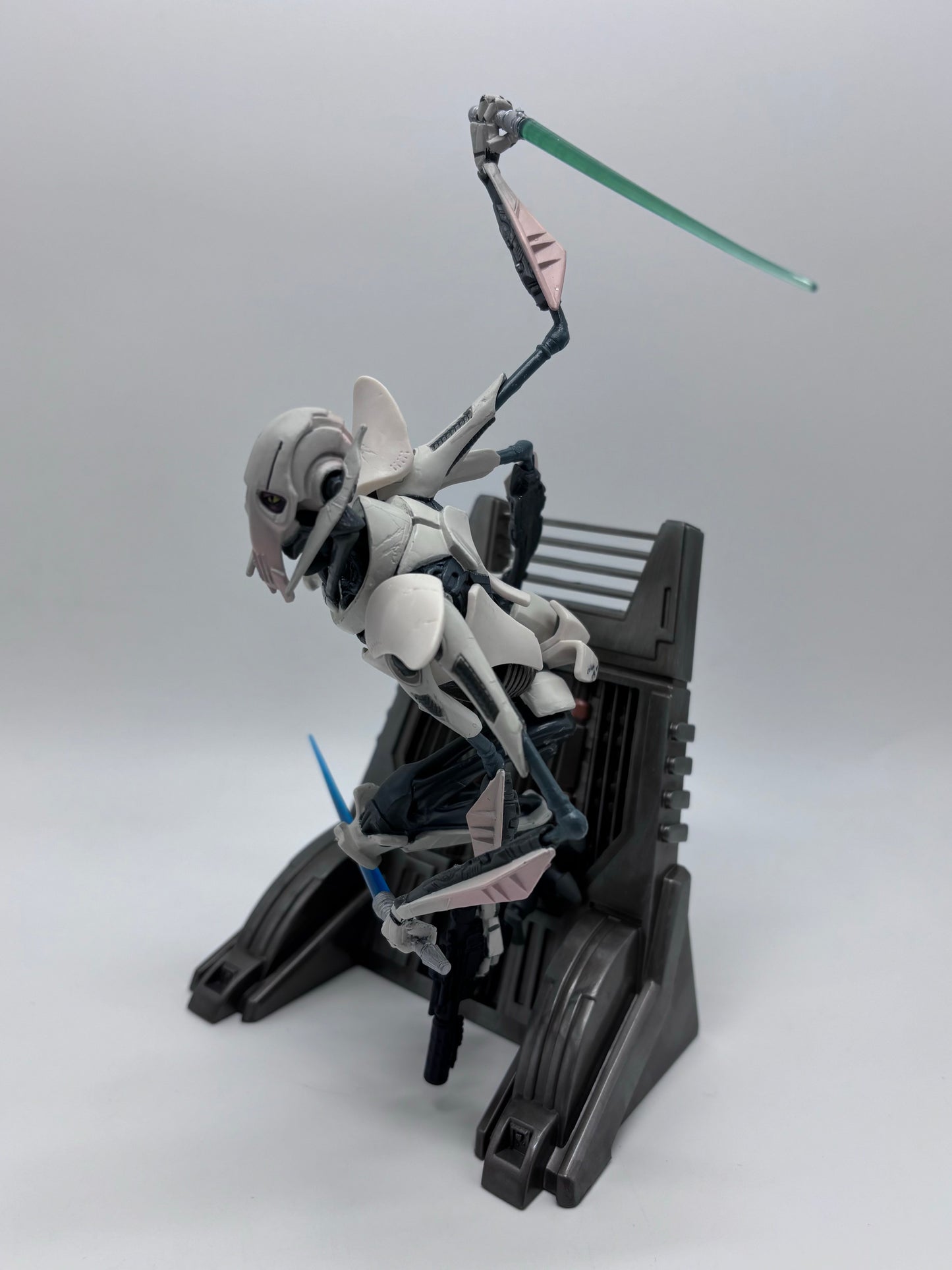 Unleashed General Grievous Deluxe Sculpture, Hasbro 2006