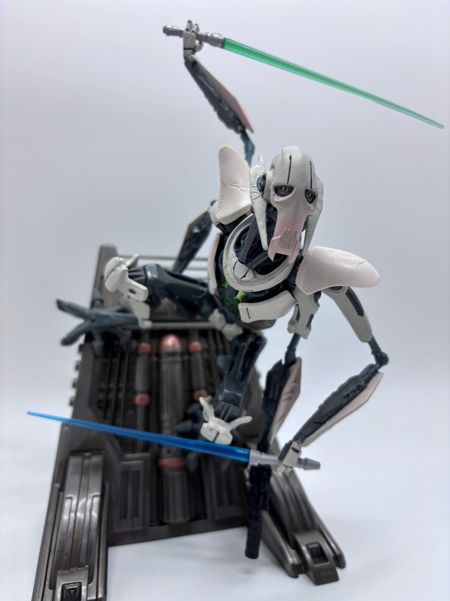 Unleashed General Grievous Deluxe Sculpture, Hasbro 2006