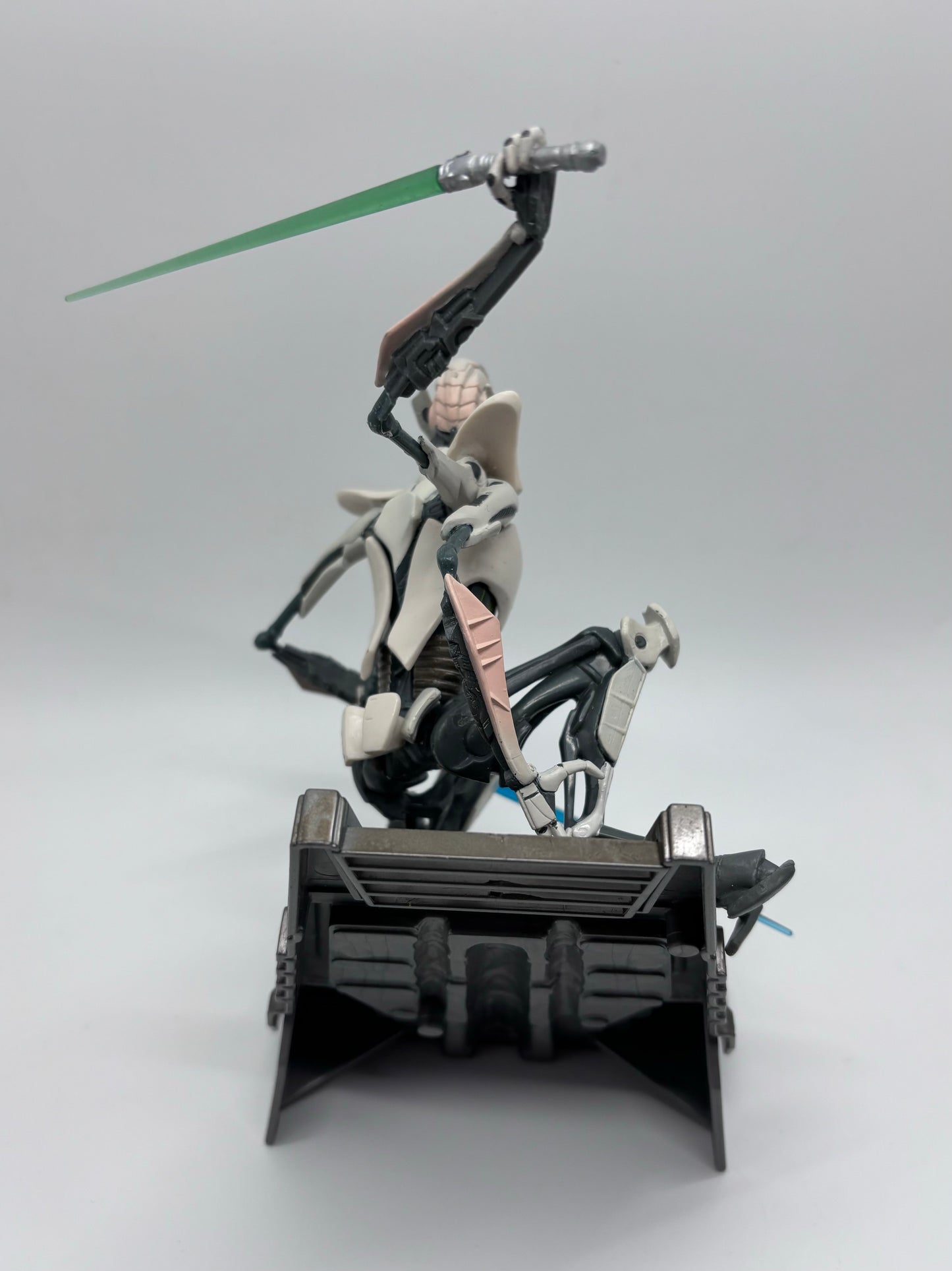 Unleashed General Grievous Deluxe Sculpture, Hasbro 2006