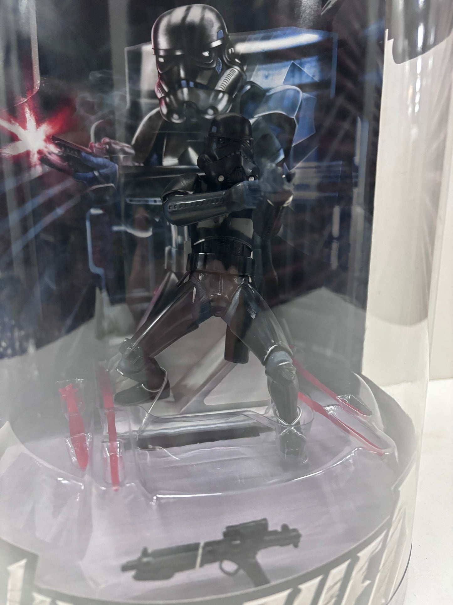Unleashed Shadow Stormtrooper Deluxe Sculpture, Hasbro 2006